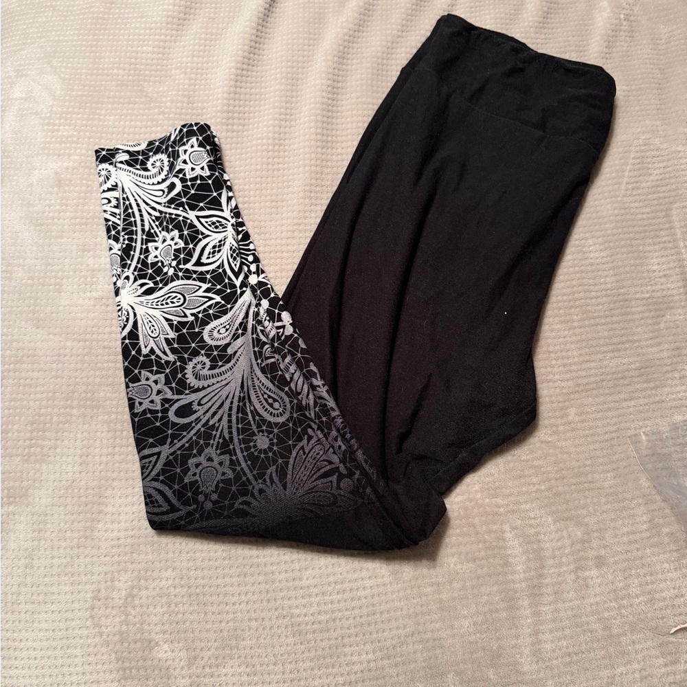 LuLaRoe Black and Gray Leggings Tall & Curvy 2